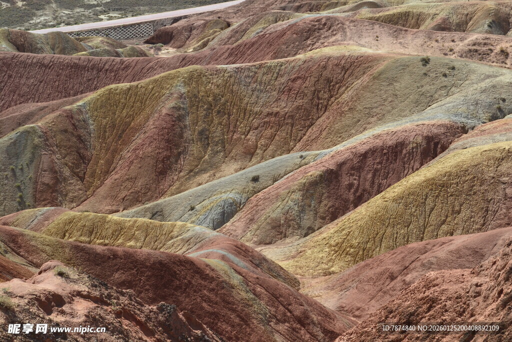 五彩斑斓的壮丽丹霞地貌