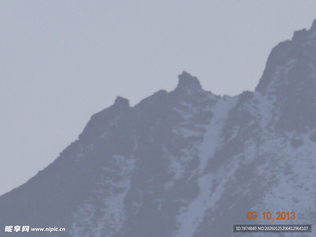 巍峨雪山壮丽景致