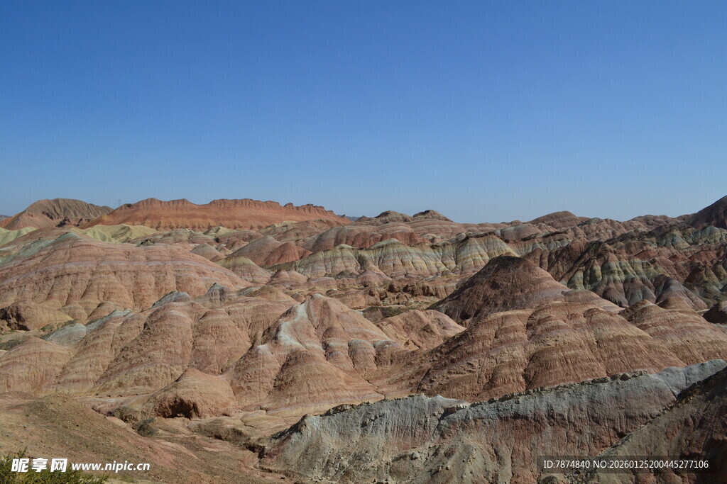 七彩斑斓的壮丽丹霞地貌