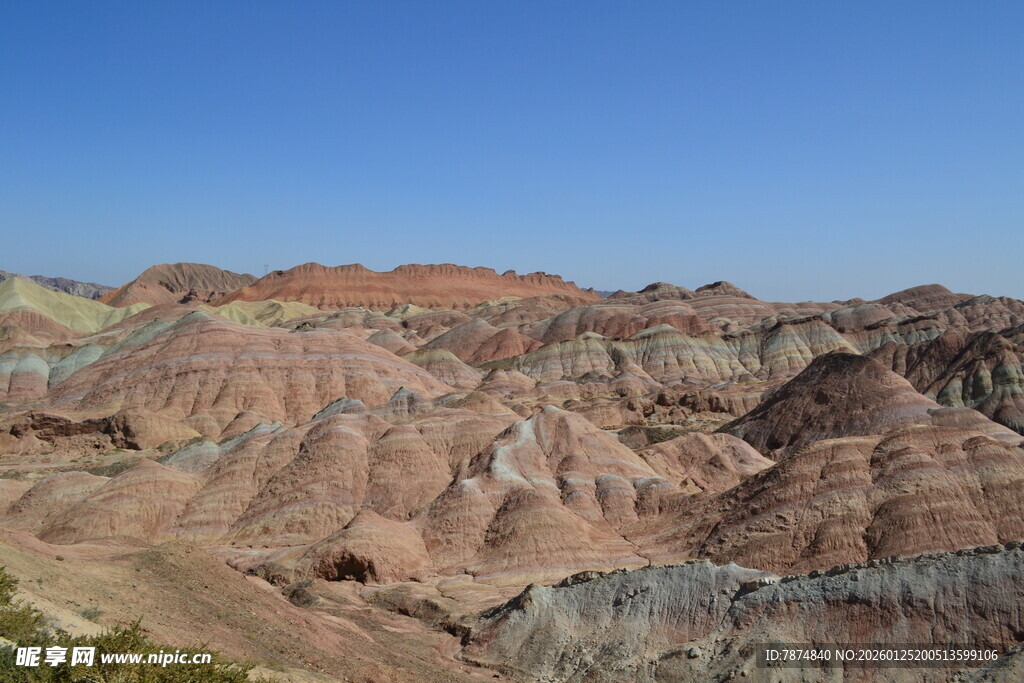 五彩斑斓的壮丽山地景观