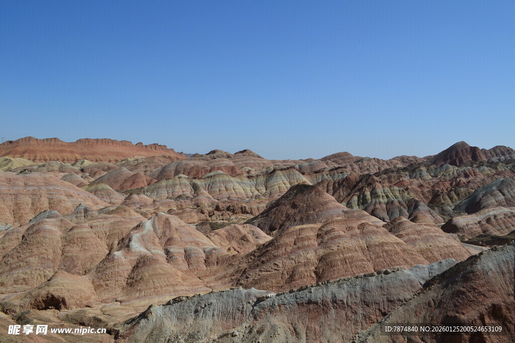 七彩斑斓的壮丽丹霞地貌