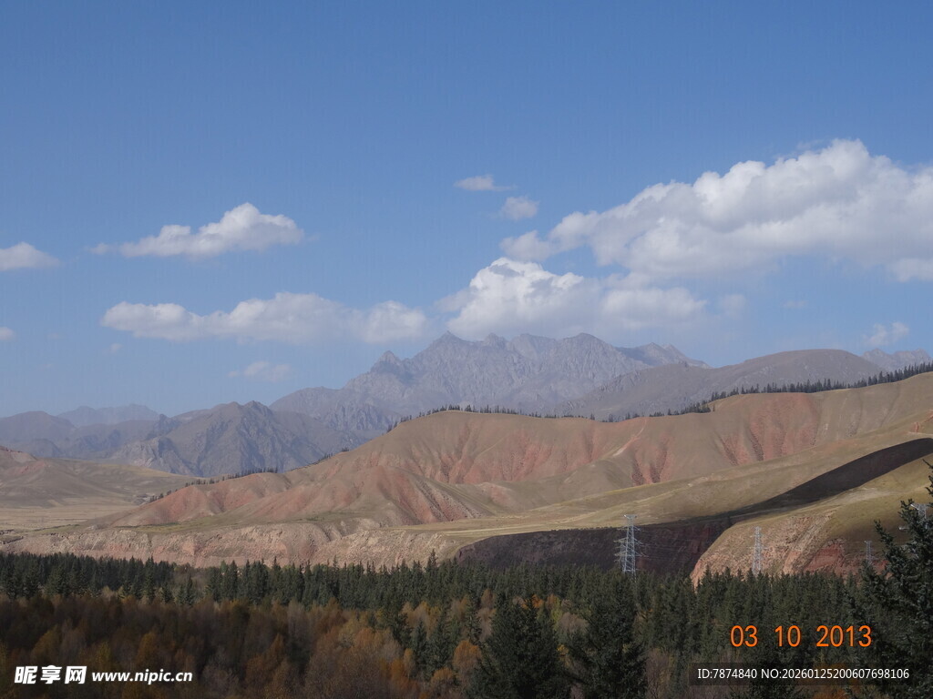 壮丽山景与蓝天白云