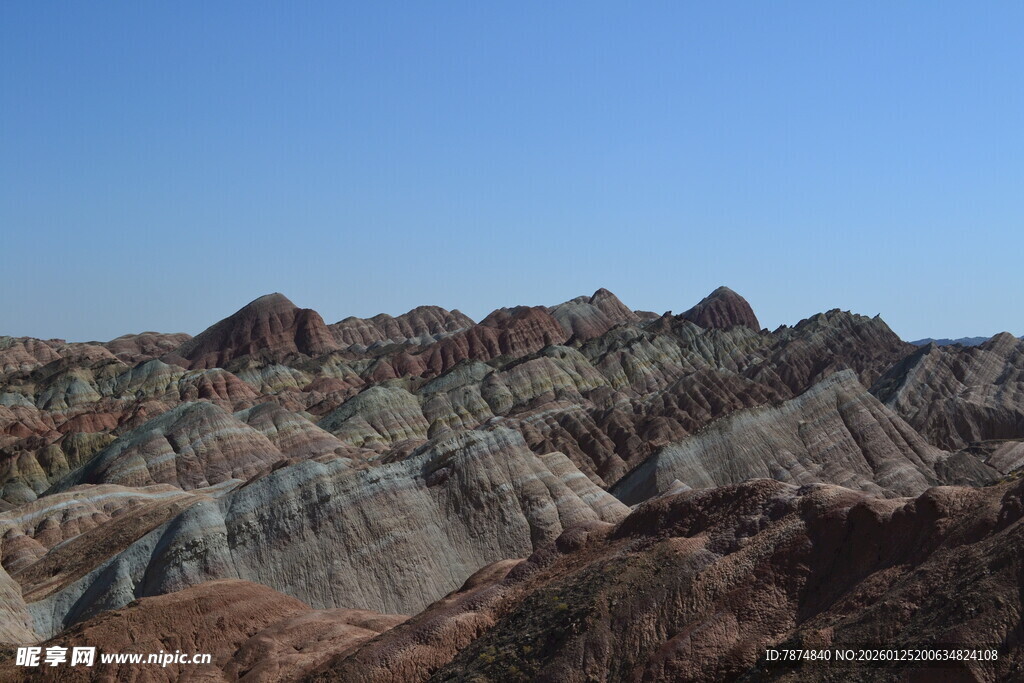 七彩斑斓的壮丽丹霞地貌