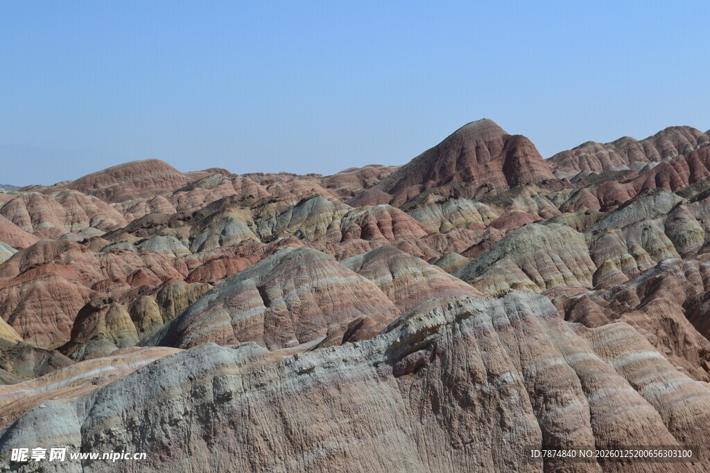 七彩斑斓的壮丽丹霞地貌