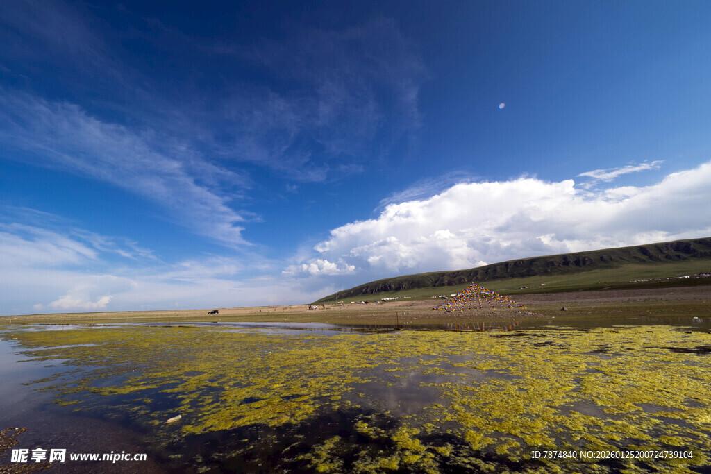 草原湿地蓝天美景