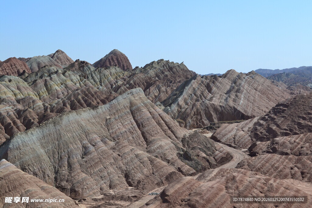 七彩斑斓的壮丽丹霞地貌