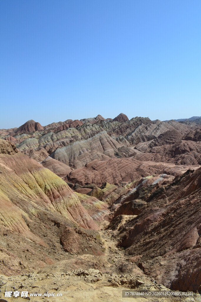 七彩斑斓的壮丽丹霞地貌