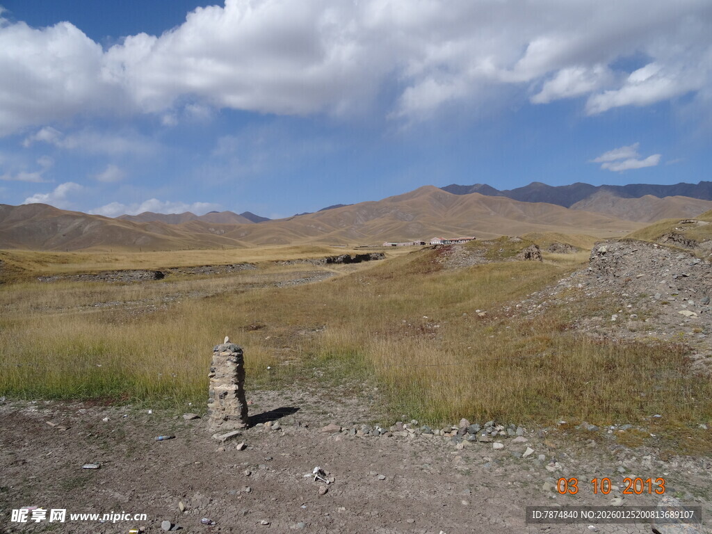 旷野中的孤独路标