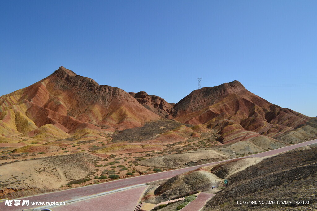 七彩丹霞公路风光