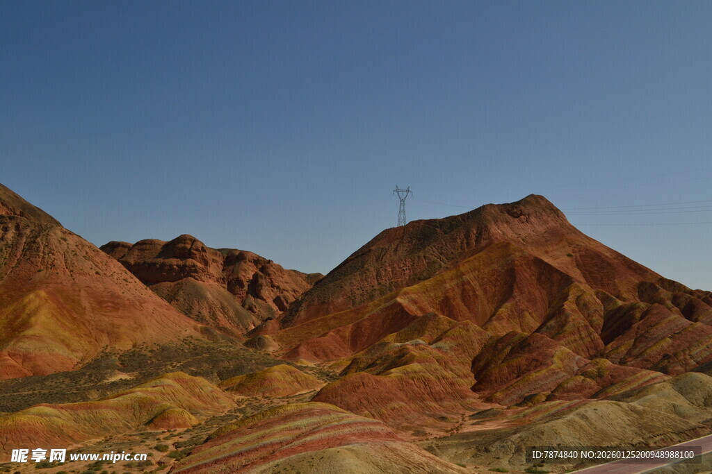 七彩斑斓的壮丽山峦