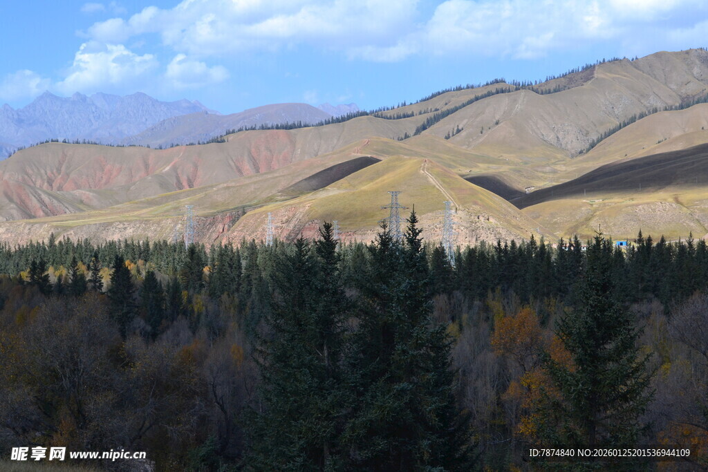 山林间的壮丽山脉景观