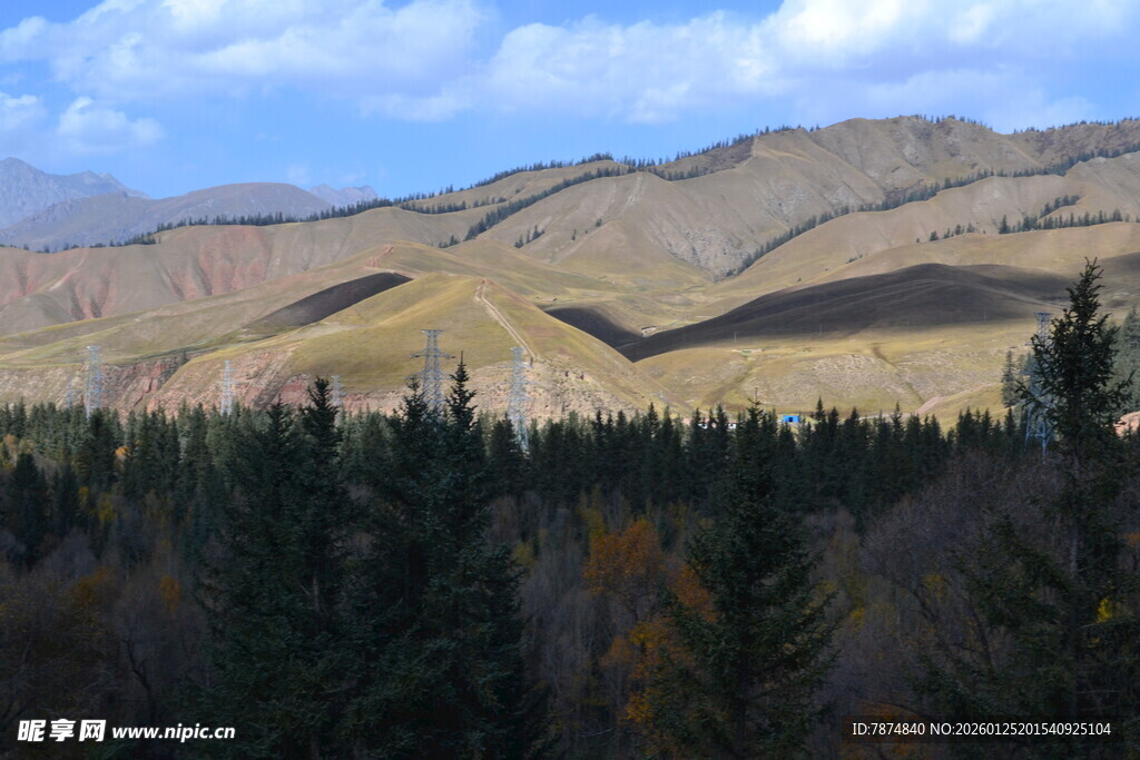 秋日山林与远山美景