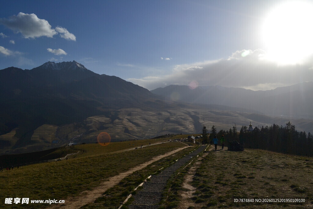 山间阳光小道美景