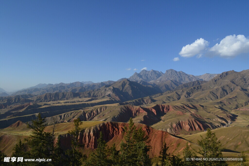 壮美丹霞地貌山间美景