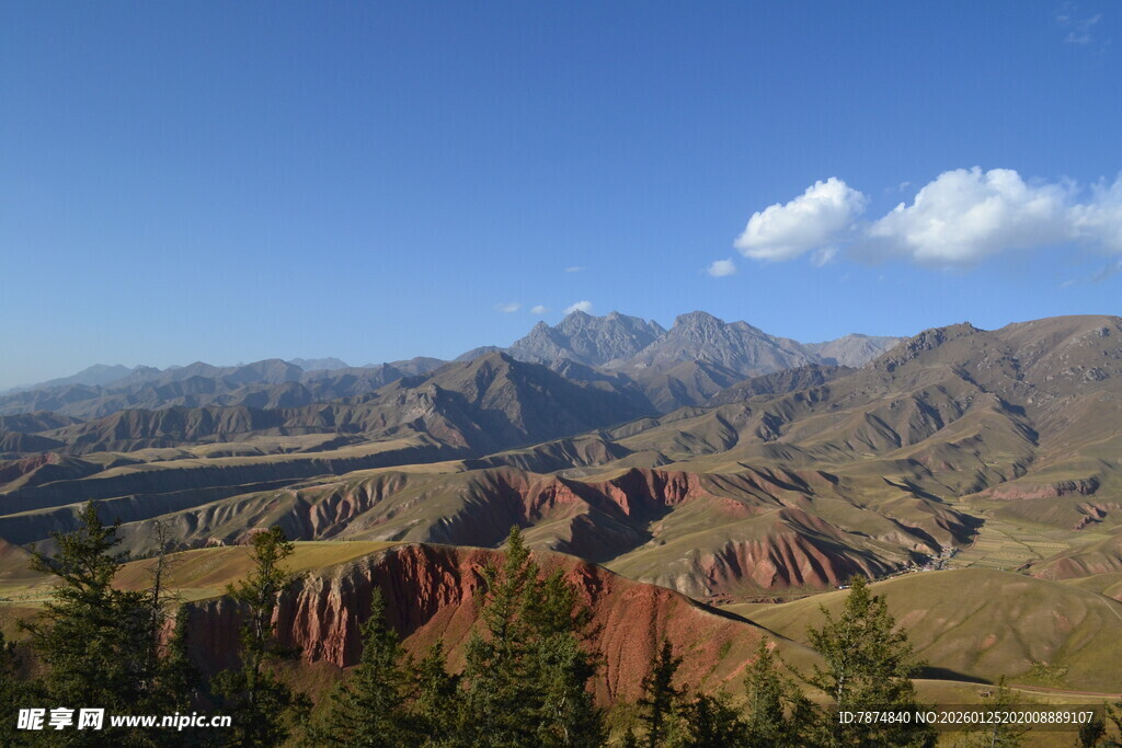壮丽多彩的山间风景