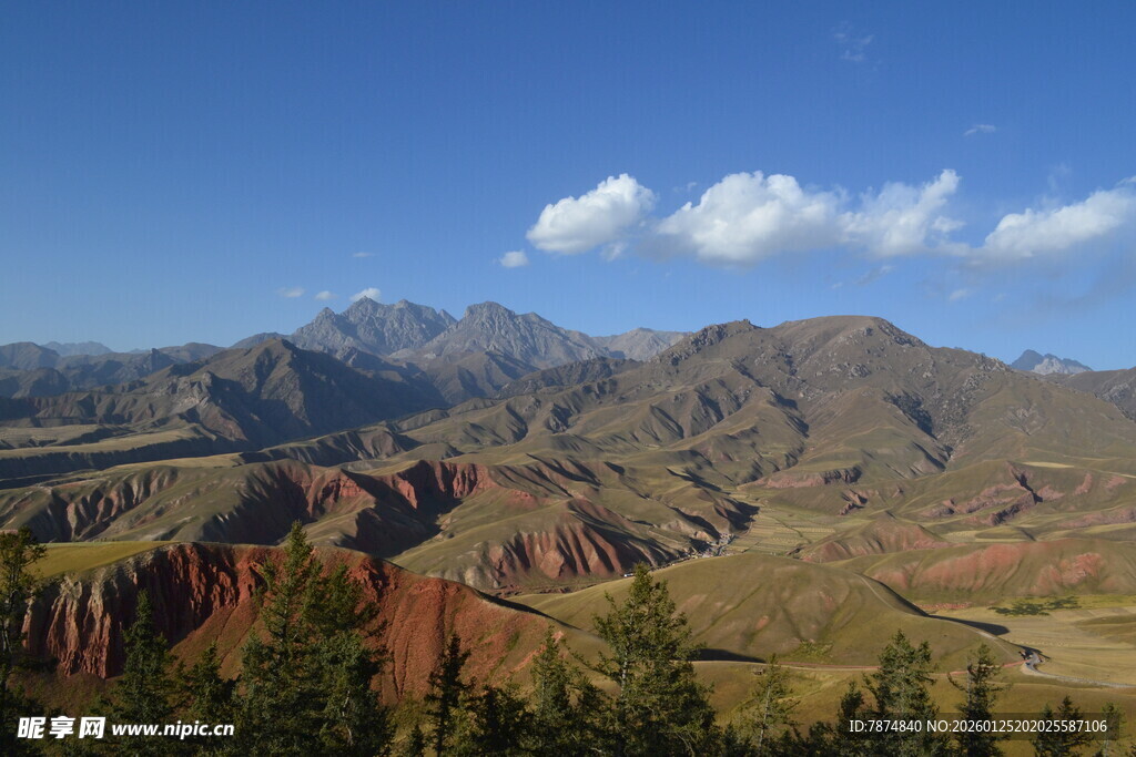 壮美多彩的山间风光