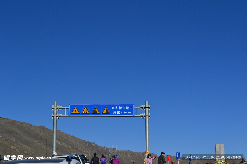 草原景区入口的欢乐景象