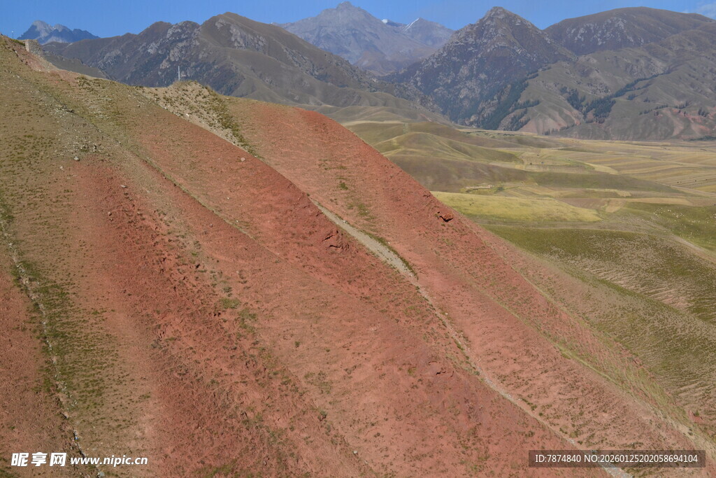 山间红土地 壮美风光