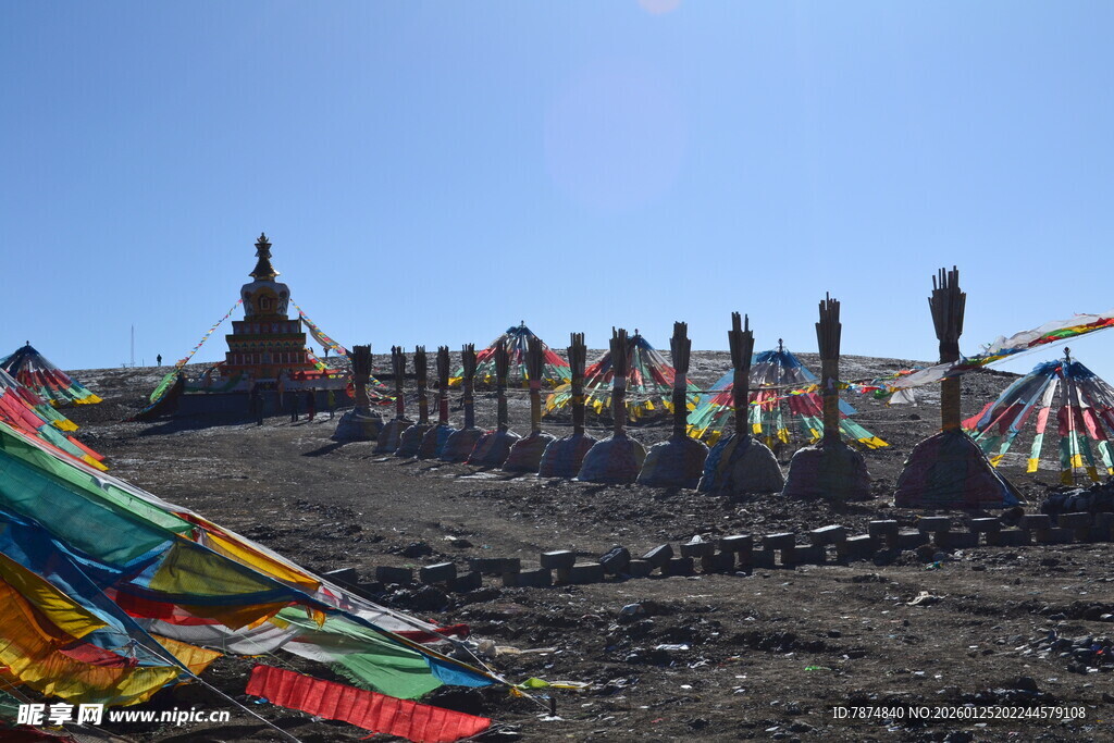 藏区经幡阵 信仰的风景线