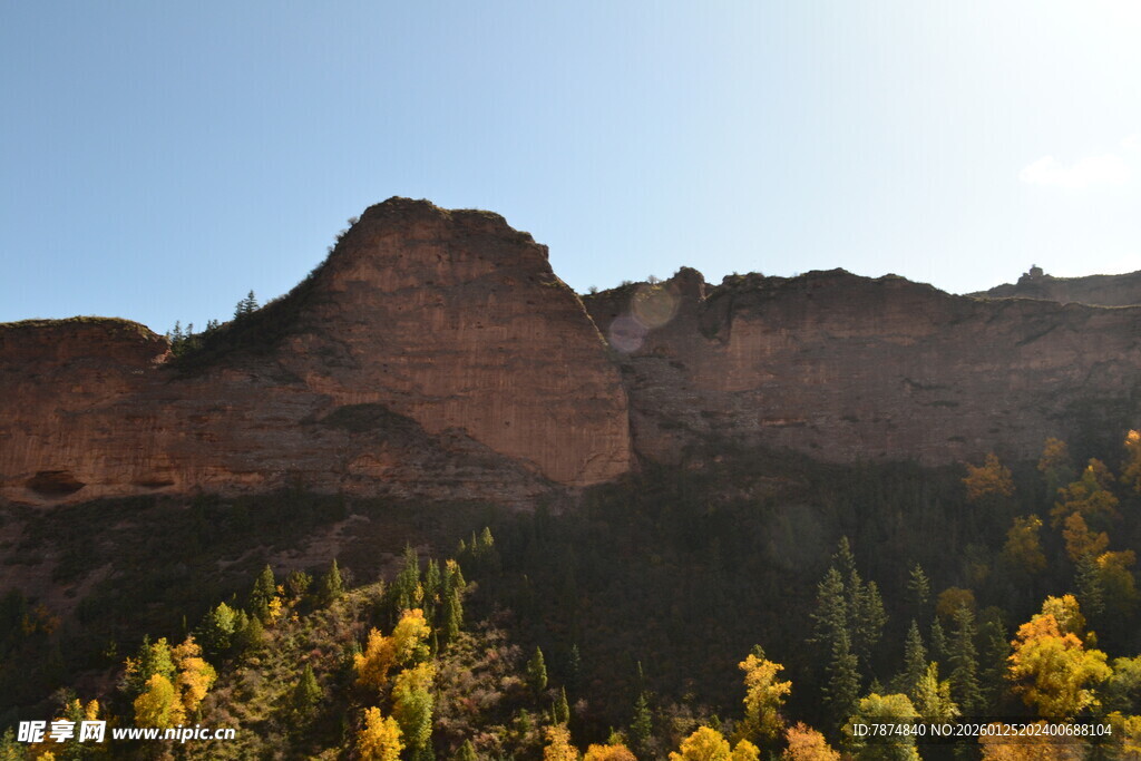 秋日山间壮丽景色