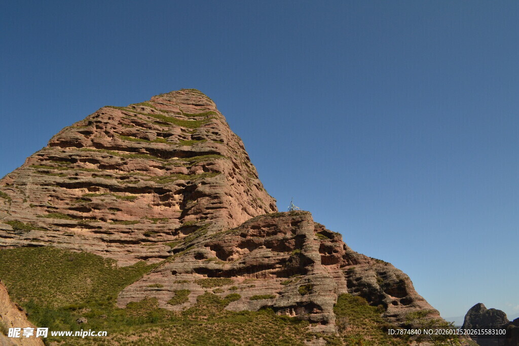 巍峨石山 尽显自然雄浑