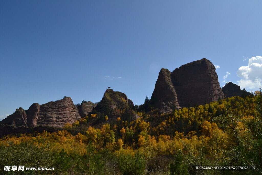 秋日山间多彩景致