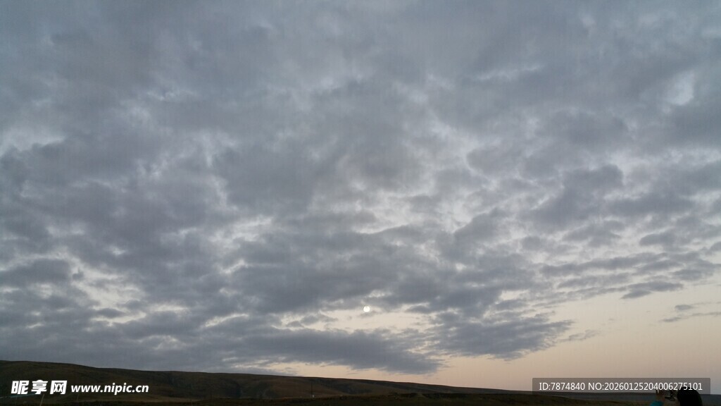 黄昏时分的天空云彩景观