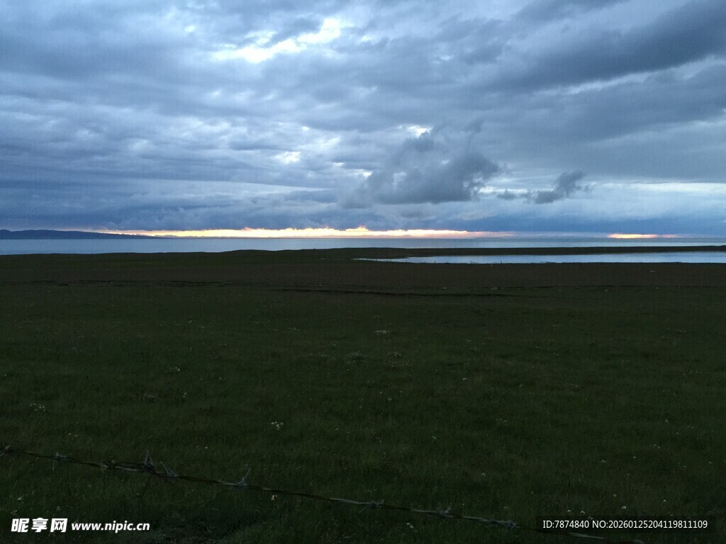 草原暮色 云遮天际