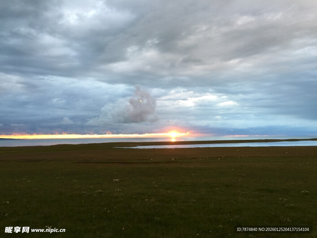 草原上的壮丽天空景观