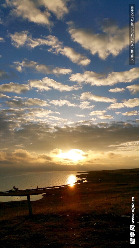夕阳下的海边美景