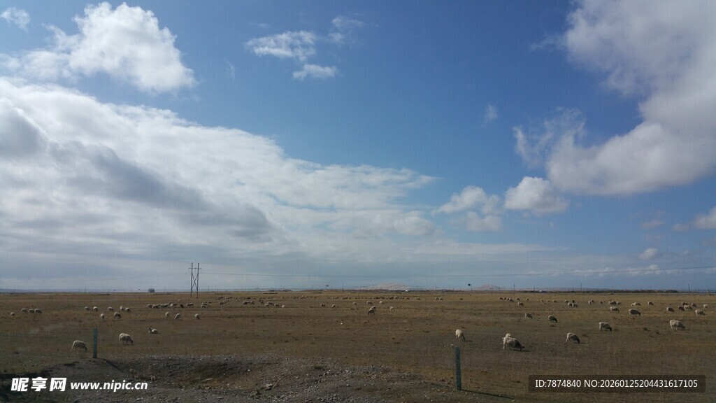 广袤草原上的蓝天白云