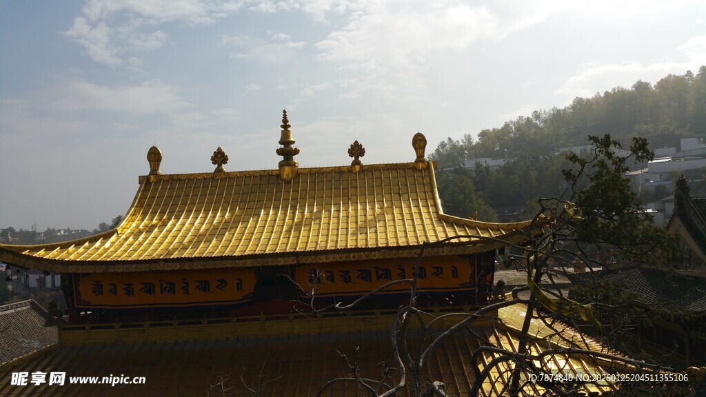 金顶寺庙 尽显庄严之美