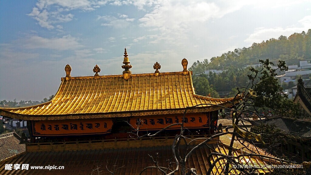 金顶寺庙 尽显庄严神圣