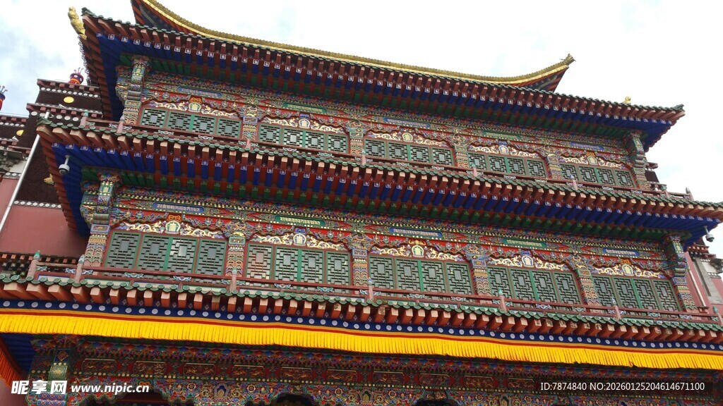 中式古建筑精美屋檐一角