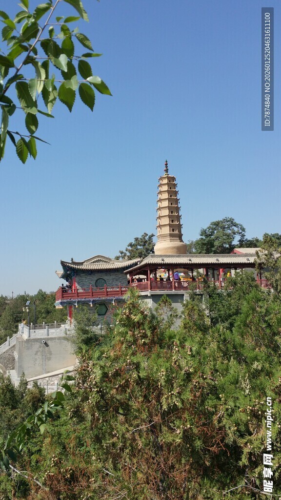 山林间的古塔建筑景观