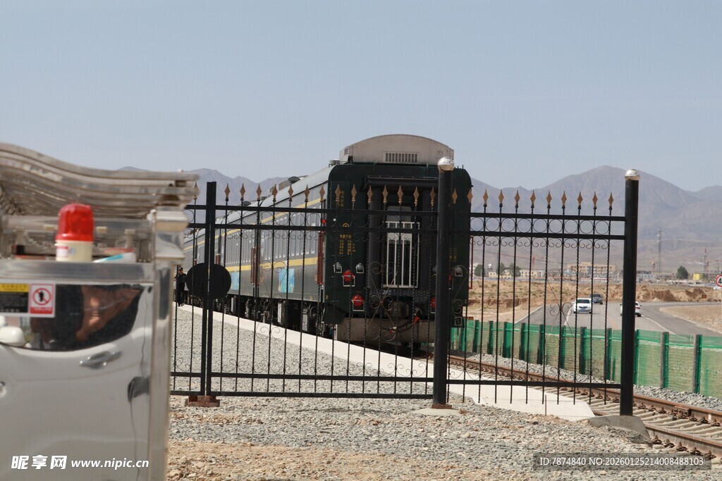 铁路道口的防护设施