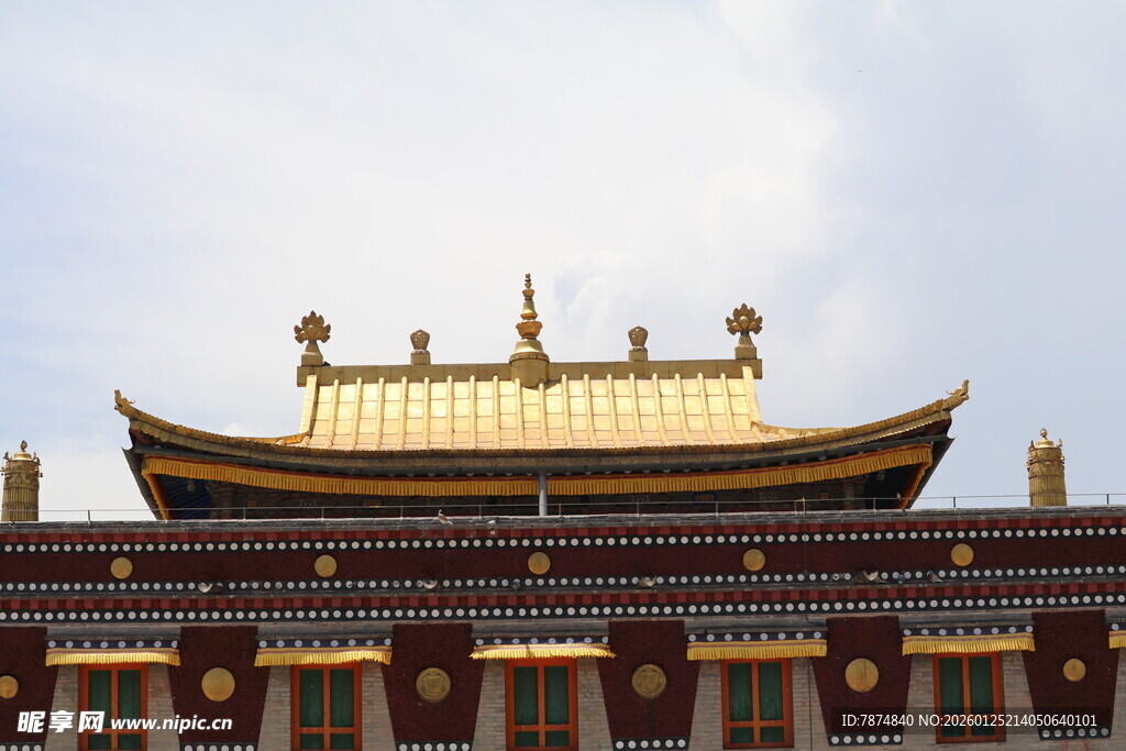 藏式金顶古建筑