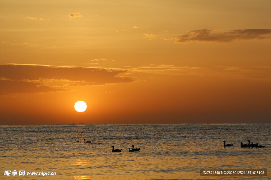 海上日落小船美景