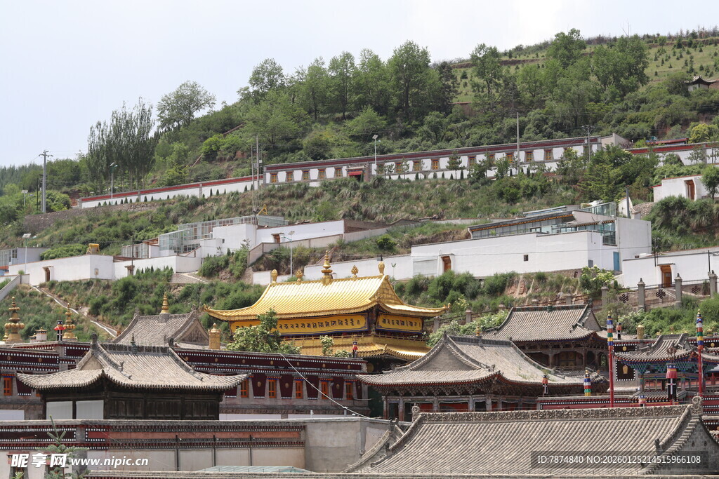 古建群依山而立显古韵