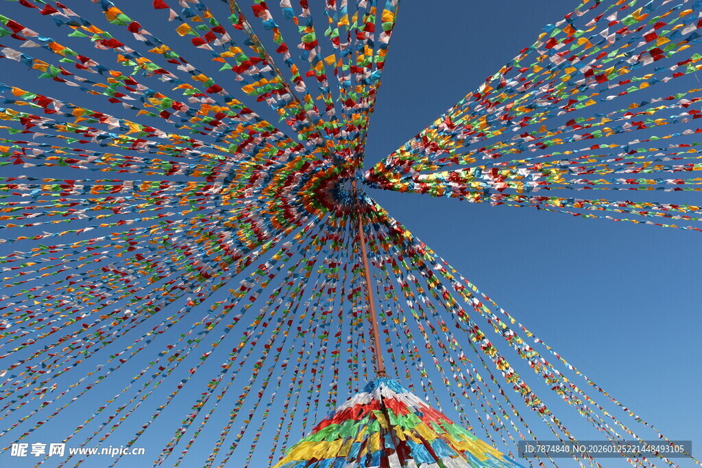 五彩风车阵下的缤纷景象