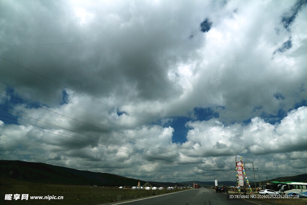天空中厚重的云层景观