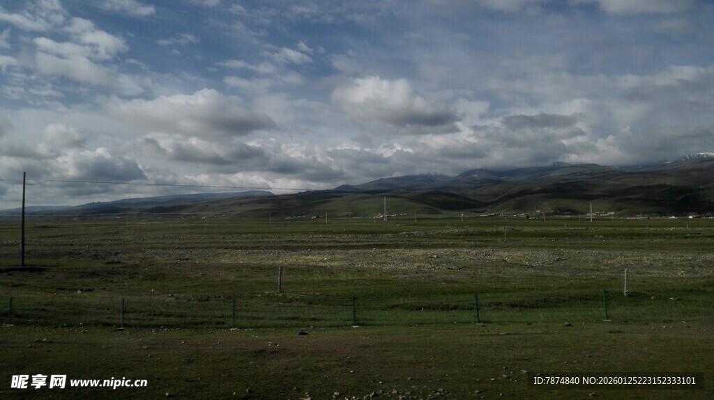草原风光 蓝天白云远山