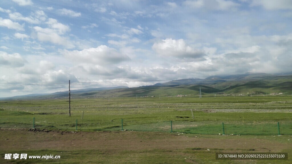 草原风光 远山与蓝天白云