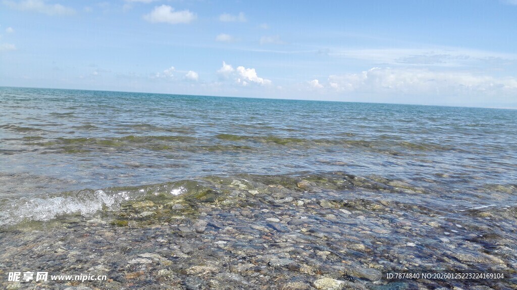清澈海边浅滩美丽景致