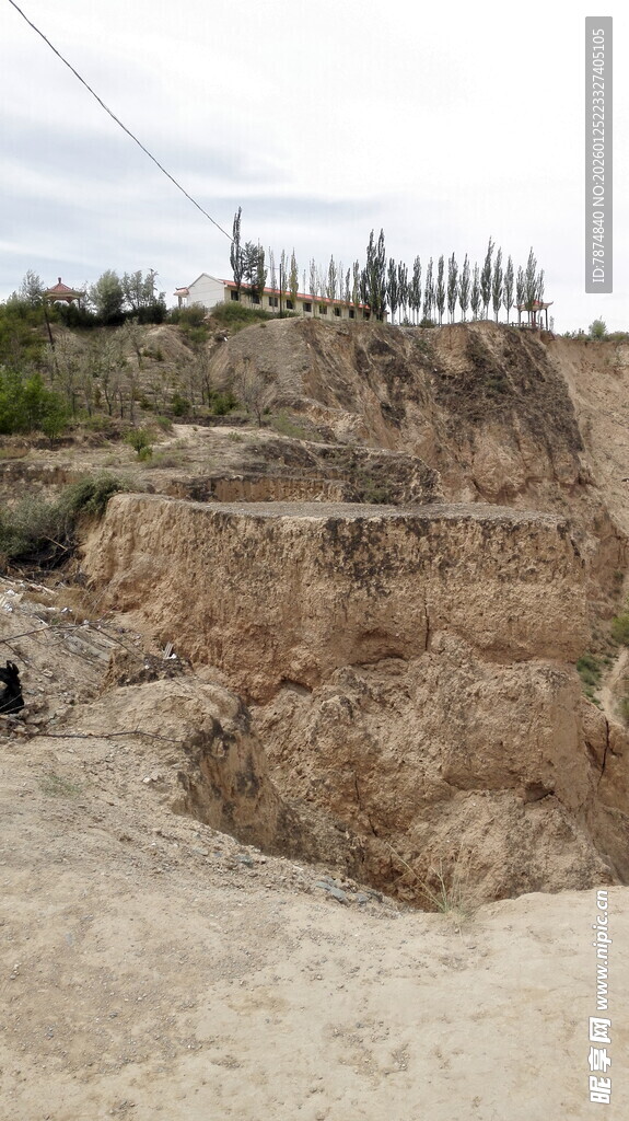 户外土坡地貌景观
