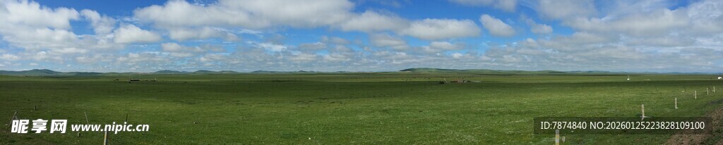 广袤绿野上的蓝天白云