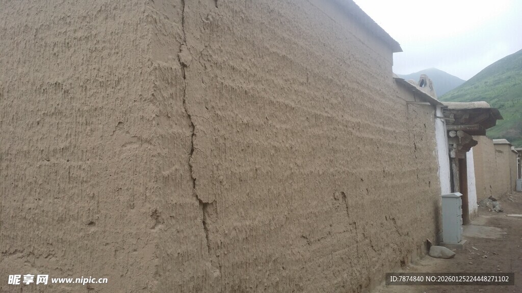 乡村土墙建筑一角