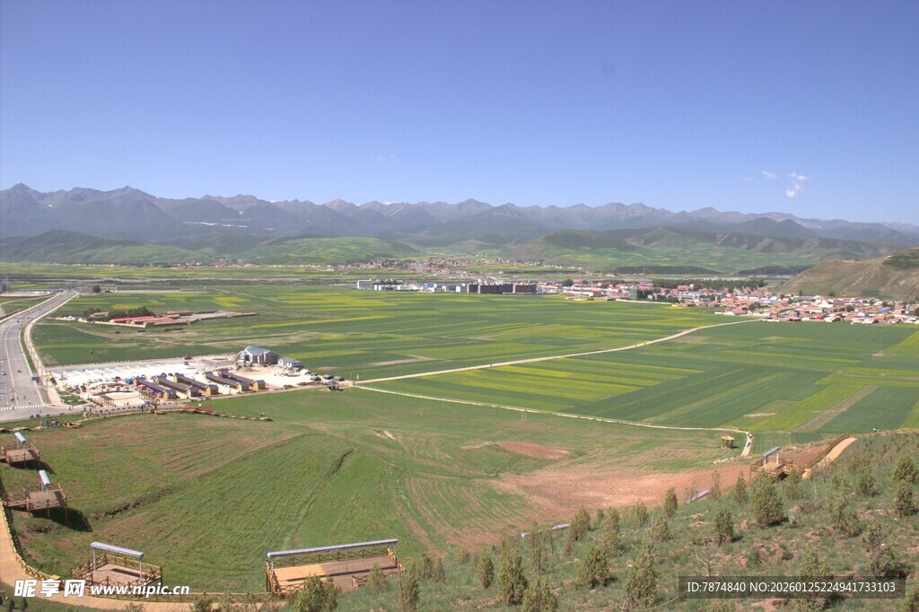 俯瞰广袤田园风光景色