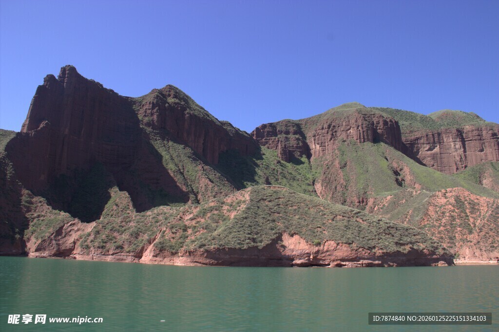 青山绿水间的壮丽峡谷