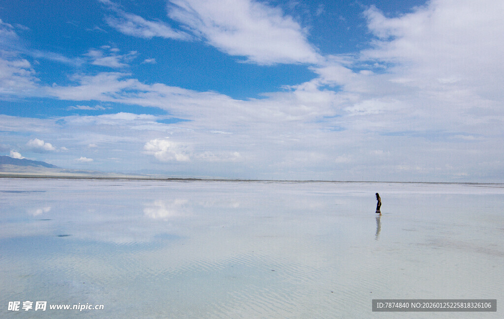 天空之境中的孤独身影